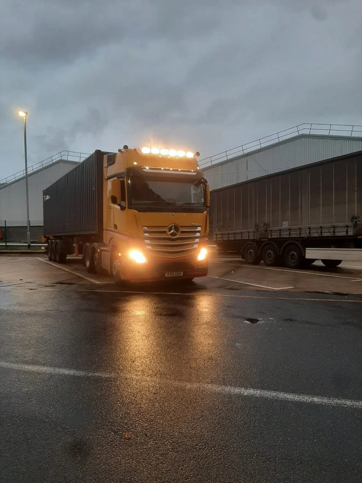 Time sensitive transport road freight service